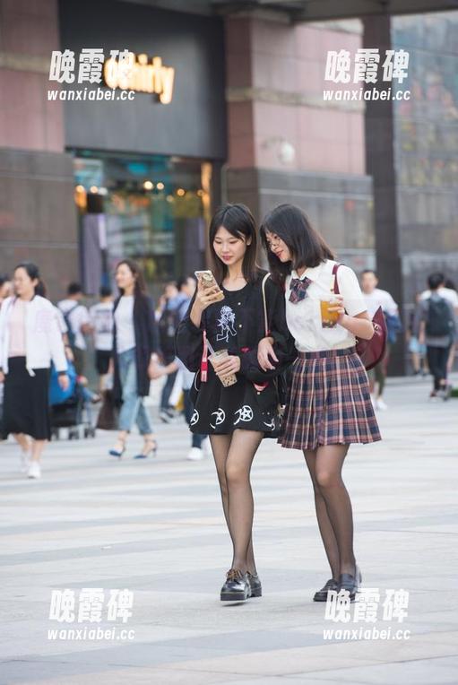 魔镜街拍-萌宝儿 魔镜街拍 - 职业装再不能boring!萌宝儿的美图让我眼前一亮!