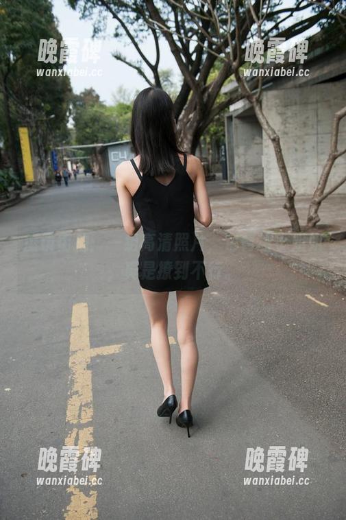 魔镜街拍 魔镜街拍:一组高清照片,包臀裙小姐姐,真是撩到不行。