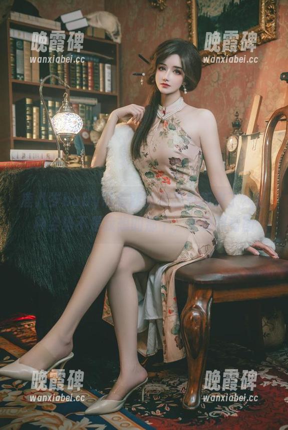 鹿八岁baby 鹿八岁baby带着新的制服更新来了,各种姿势不是我想的那个,快对照看图