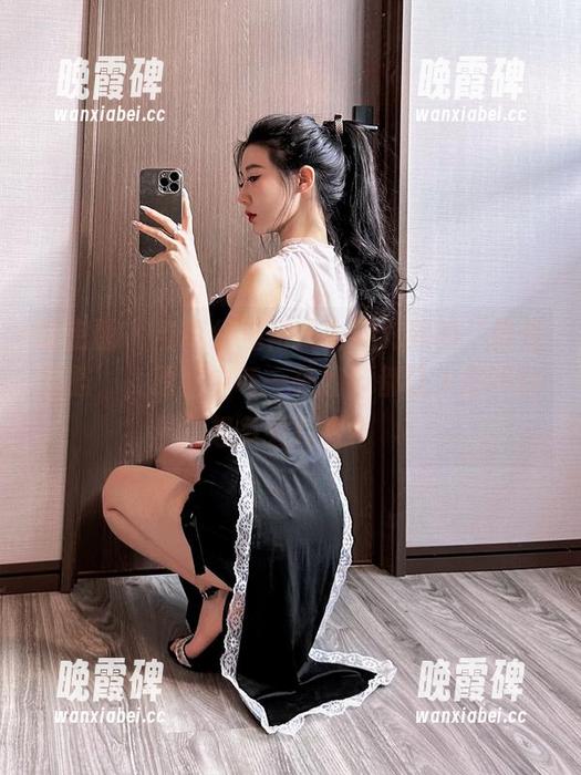 微密圈 - 当枣红睡裙成为黎允熙的‘最佳搭档’，原图中每一处细节都让人忍不住想多看几眼！